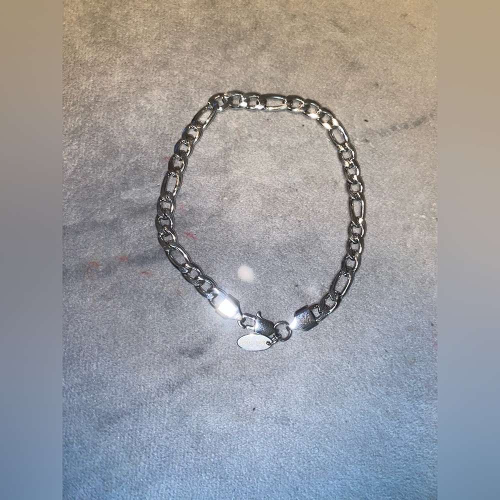 BNWOT Kitsune Men's Stainless Steel Figaro Chain Bracelet 8.5”